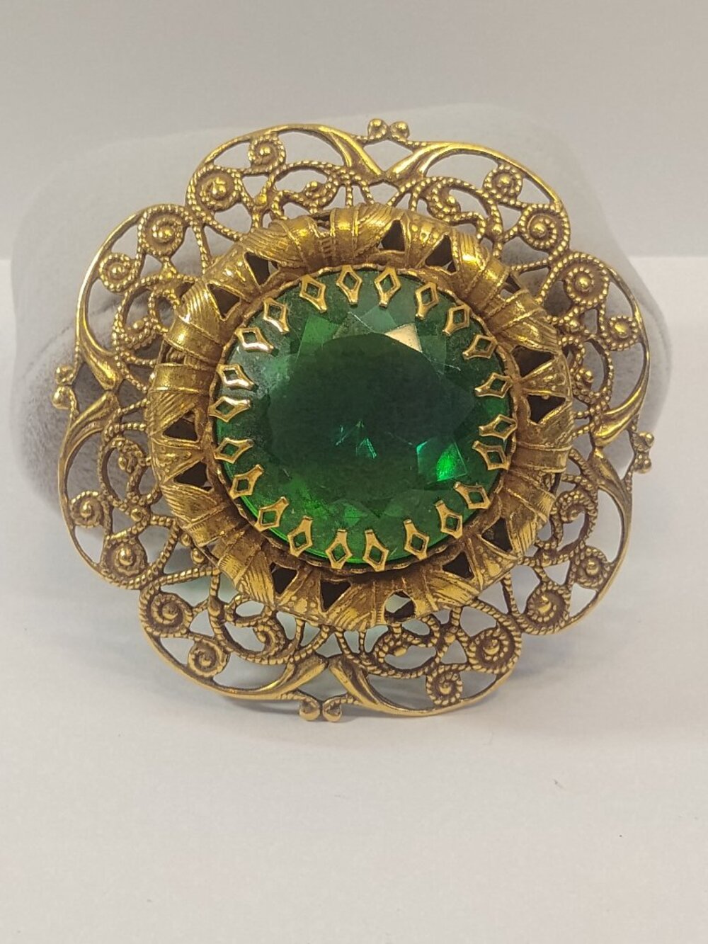 Vintage Brooch Pin Gold tone Large Green Stone Retro Jewelry Victorian Style - Picture 1 of 10